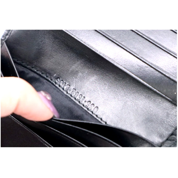 Gucci Compact Hook Wallet in Black with Logo Plate Suede and Leather Authentic - Picture 8 of 14